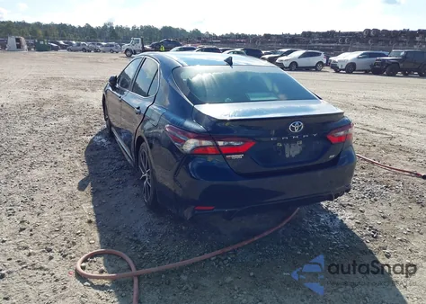 2021 Toyota Camry Se z USA, uszkodzony, nr VIN 4T1G11AK5MU555473